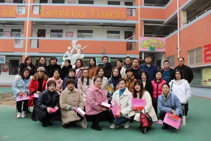 关注孩子饮食，共促和谐家园----育才双语小学第一届伙委会会议