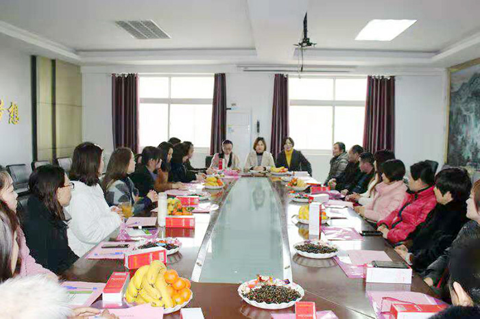 关注孩子饮食，共促和谐家园----育才双语小学第一届伙委会会议