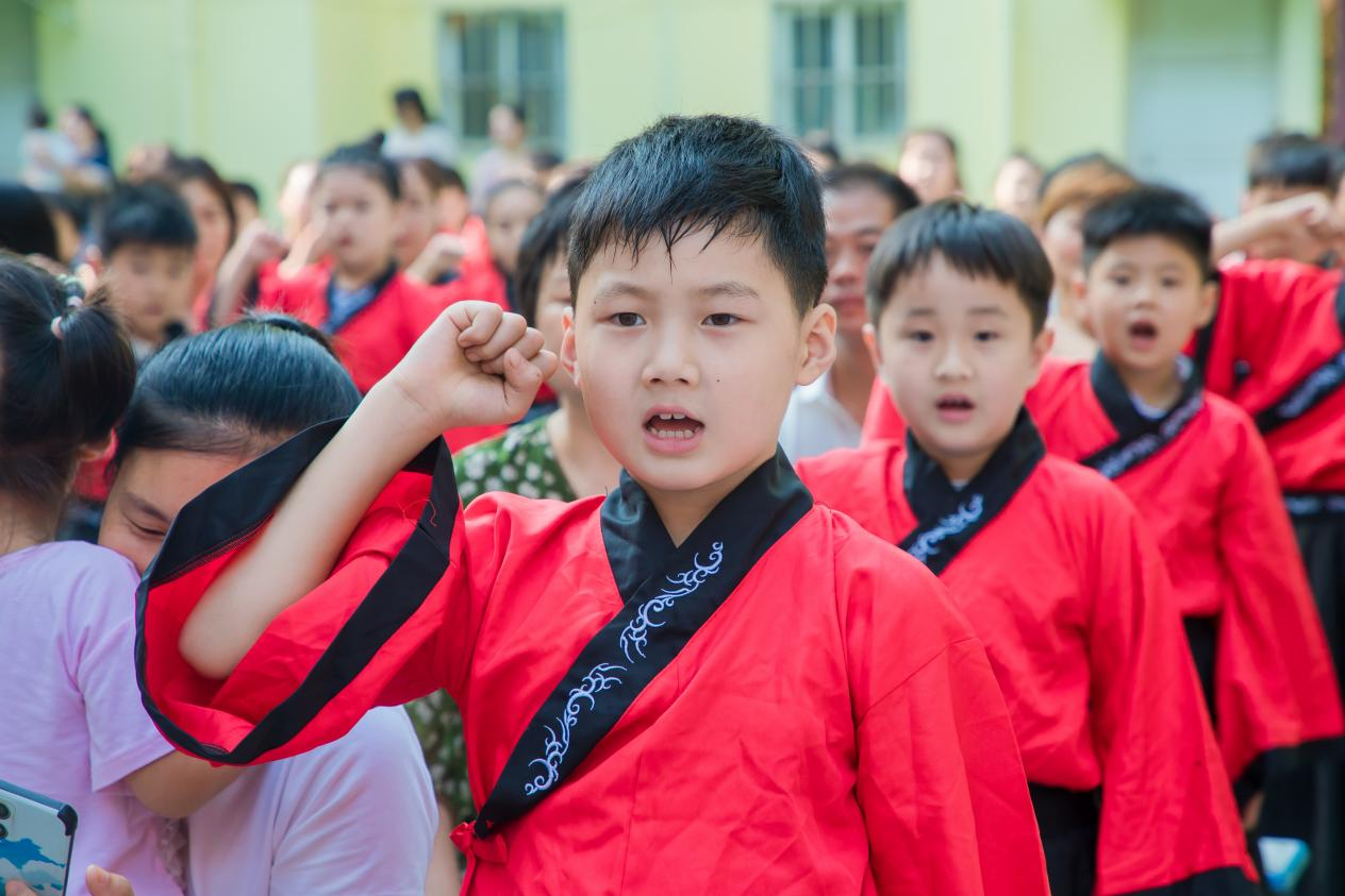 “开笔启礼，礼润人生”民权县育才小学一年级启蒙拜师礼