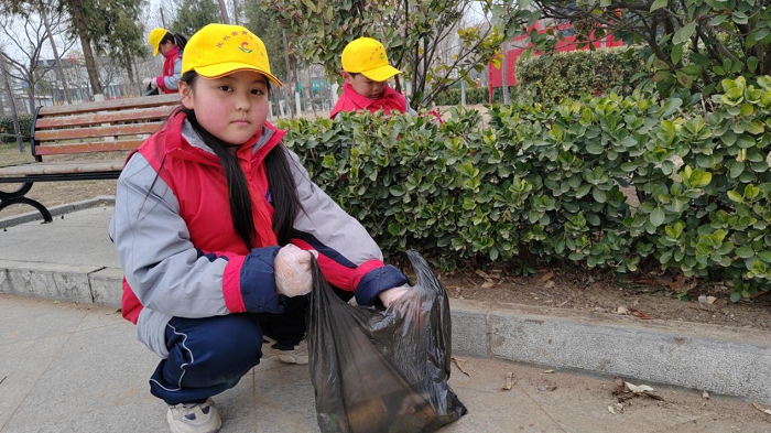 志愿学雷锋 环保我先行 ——民权县育才小学雷锋日纪实活动