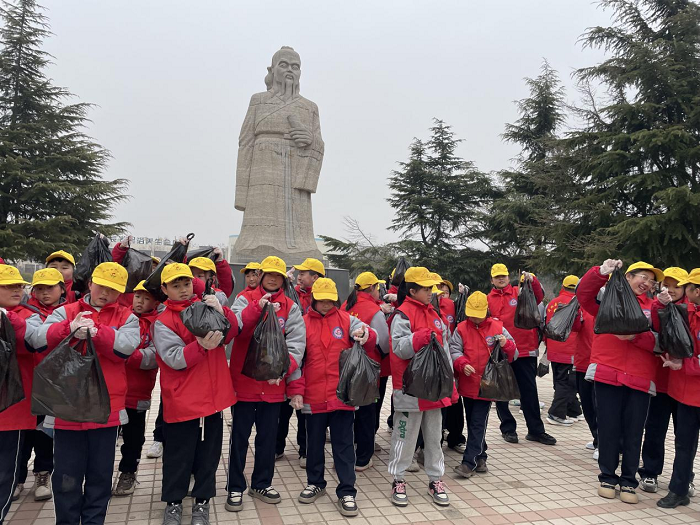 志愿学雷锋 环保我先行 ——民权县育才小学雷锋日纪实活动