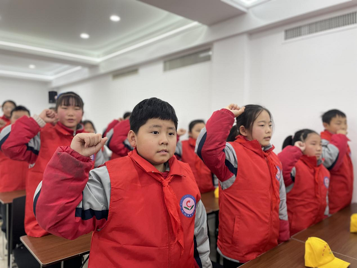 志愿学雷锋 环保我先行 ——民权县育才小学雷锋日纪实活动