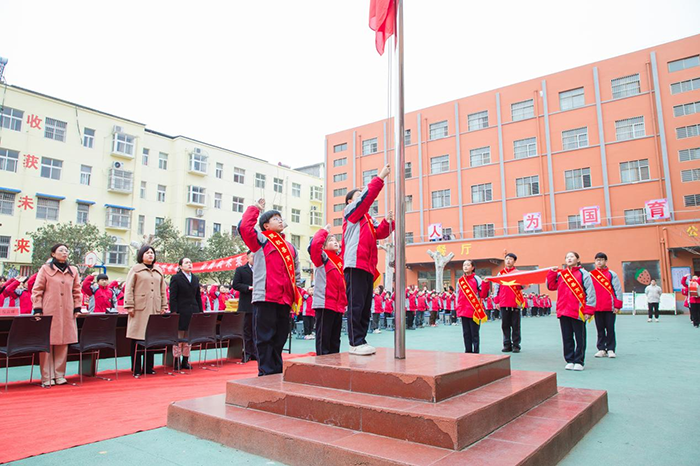 “热辣滚烫”启新程    龙腾虎跃向未来