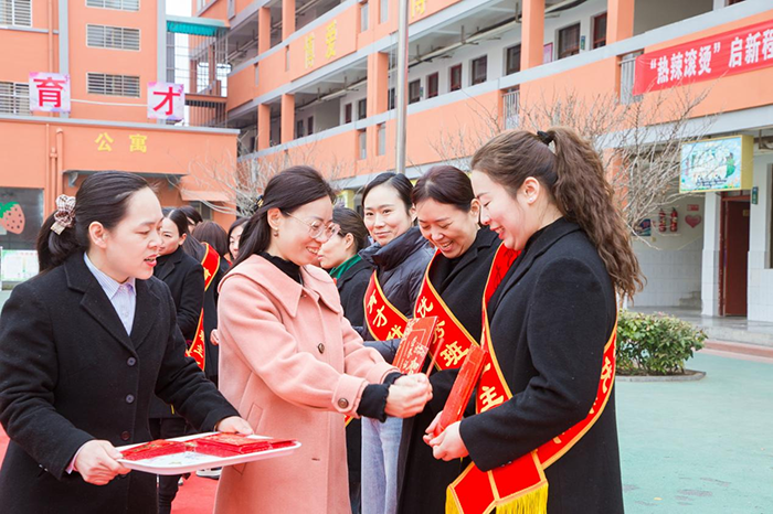 “热辣滚烫”启新程    龙腾虎跃向未来