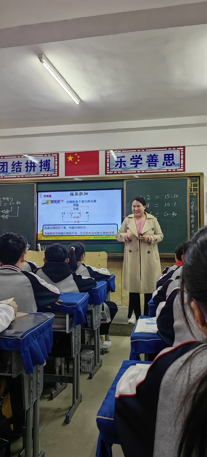 乘教研之风   展数学之美 ---民权县育才小学数学组公开课活动