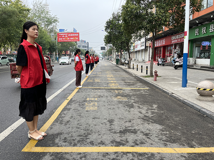 站好“护学岗”  守护“成长路”