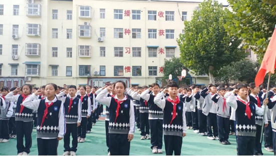 喜迎建队日 争做好队员 ——民权县育才小学新少先队员入队仪式