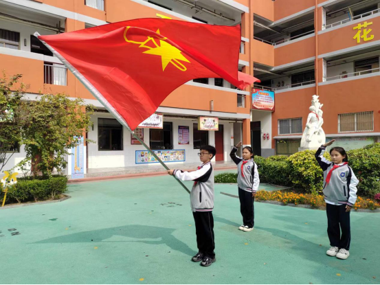 喜迎建队日 争做好队员 ——民权县育才小学新少先队员入队仪式