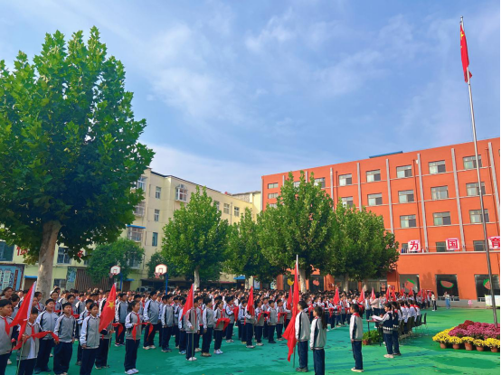 喜迎建队日 争做好队员 ——民权县育才小学新少先队员入队仪式