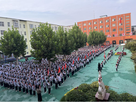 喜迎建队日 争做好队员 ——民权县育才小学新少先队员入队仪式